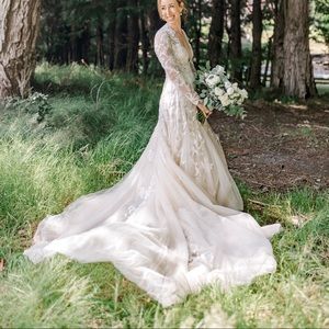 Monique Lhuillier wedding dress, fits size 4